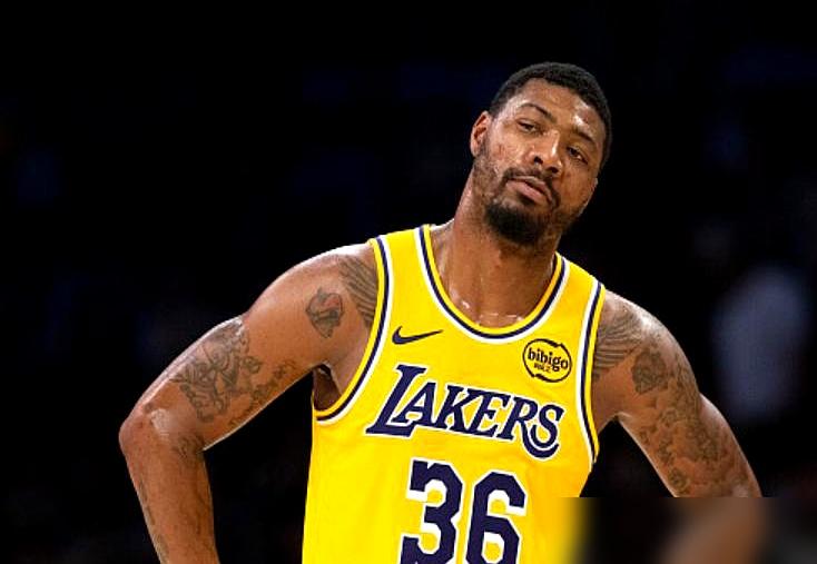 别信什么精神领袖。数据不会骗人。老詹复出这三场，场均只出手13次，确实“