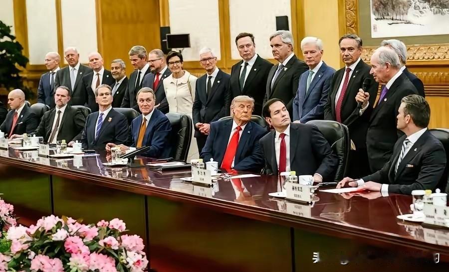 纽约时报今天放了个大瓜，说特朗普在峰会上对咱中国“恭敬有加”，直接把那套对抗把戏