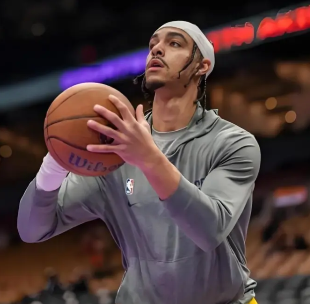 火箭只要能够用范弗利特或谢泼德为主体+选秀权交易来步行者的内姆布哈德，绝对升级为