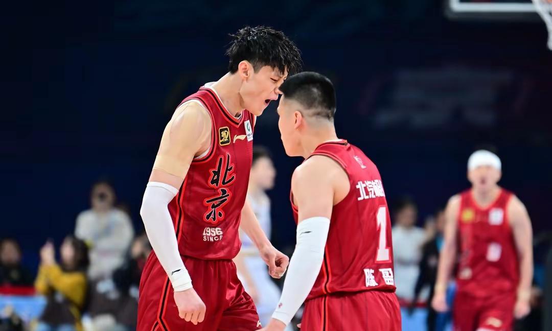 曾凡博回归帮助北京北汽完成CBA冠军拼图，这个赛季的首钢更强了，除了外援相对弱一