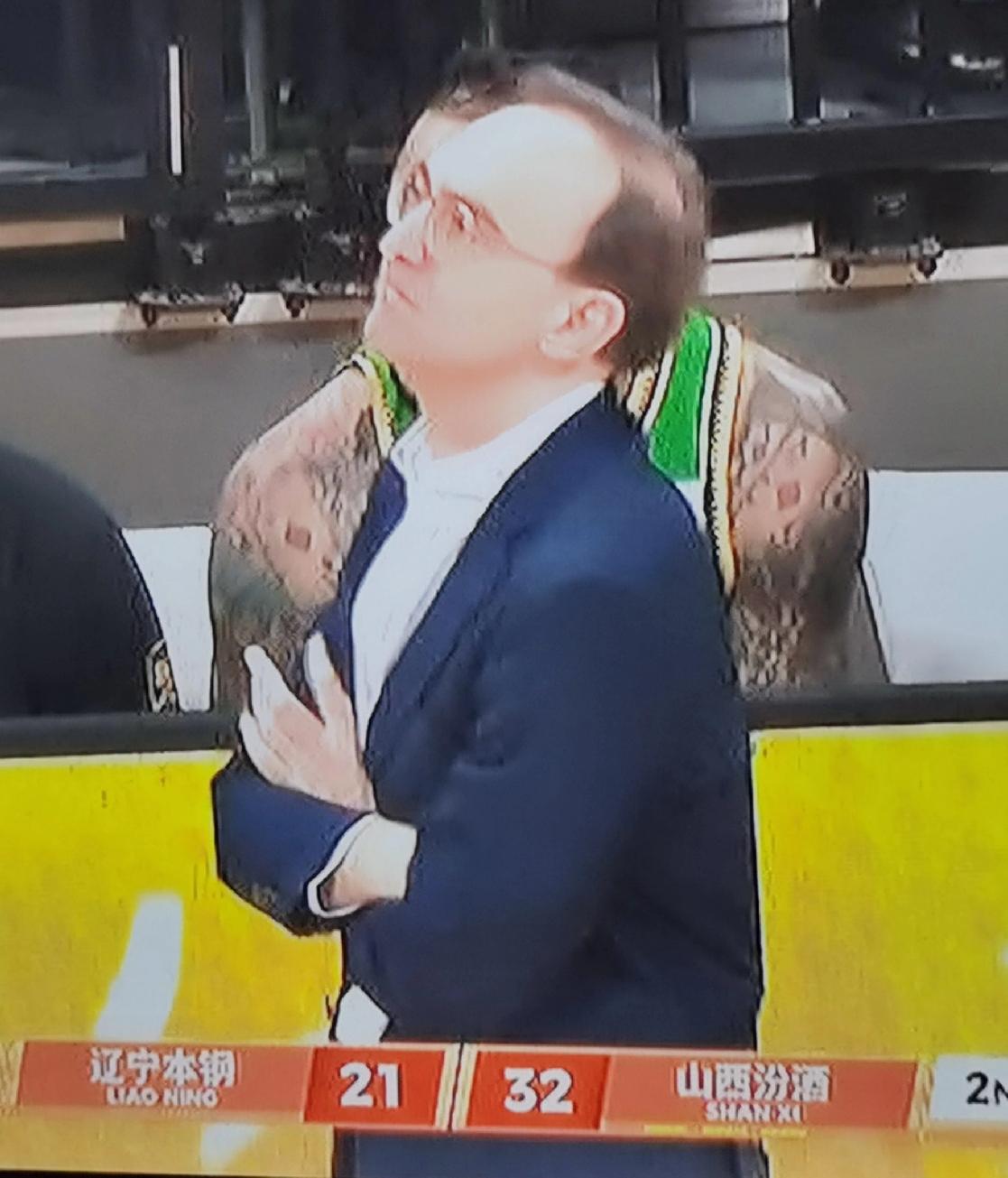 从赵继伟连续两场打替补到鄢手骐、王岚钦轮流首发，看乌戈在两场大逆转中如何诠释团队