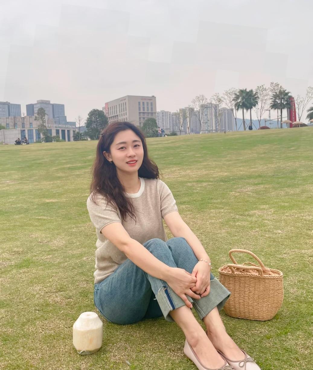 别再说“管不住嘴”了,你不是馋,是孤单。国家新指南悄悄改了规则:减肥不光靠跑步