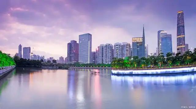 粤西外出人口总排名（从多到少）1. 雷州55万​2. 电白52