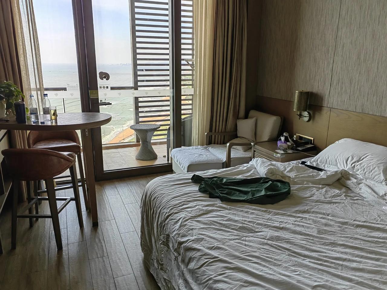 坐标青岛西海岸，5月2日，精致海景房1300一天，还不含早餐，我是不是被宰啦？