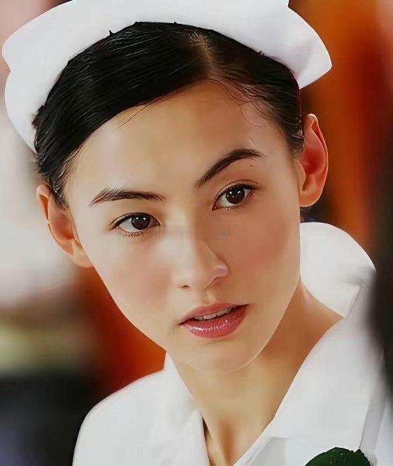 林心如和张柏芝两位的护士装，谁更加有魅力呢？