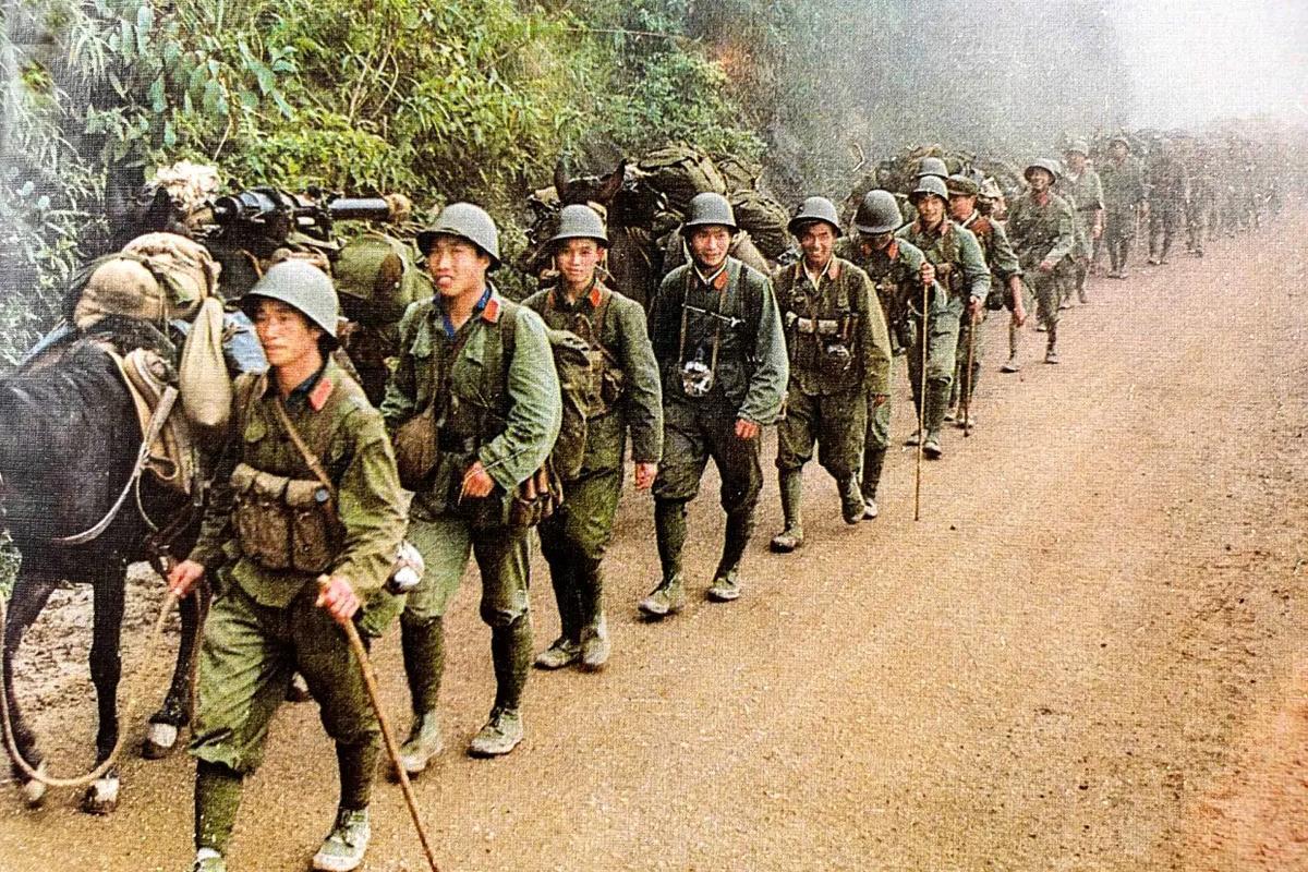 越南到底哪来的胆子？刚打完30年仗，就敢同时招惹中国和柬埔寨1978年12月