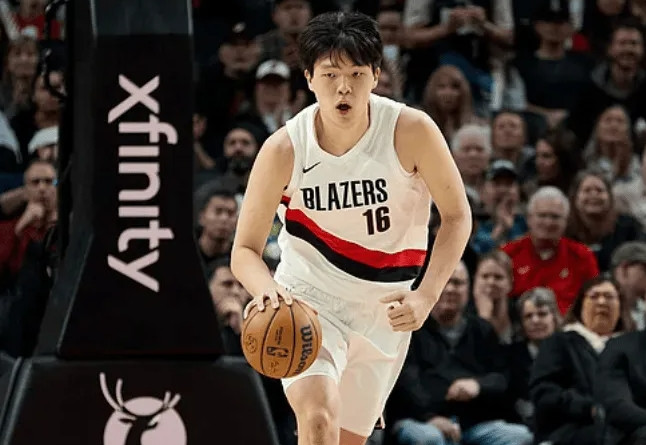 真正的球商：“杨瀚森被低估的学习进步能力。”也发过杨瀚森的很多分析贴，包括对他