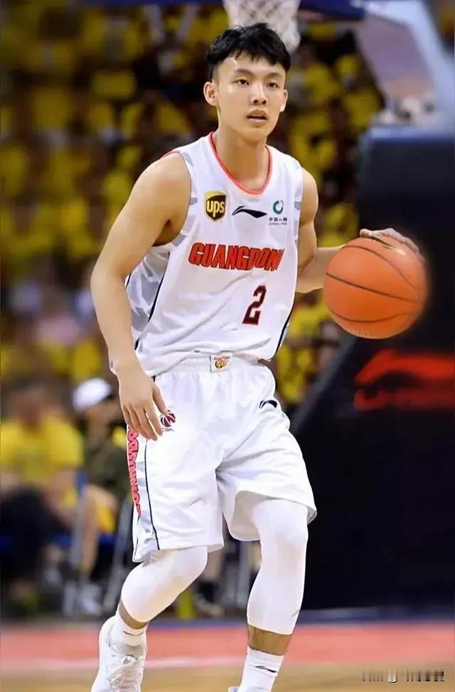 广东主场大胜新疆，关键是第4节。而第4节之所以打得好，关键是徐杰的组织。前面