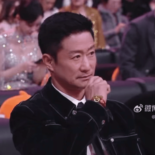 吴京回应唇部紧急护理 吴京 唇要护镖更要护内娱互联网圣体吴京亲自下场接梗，把涂