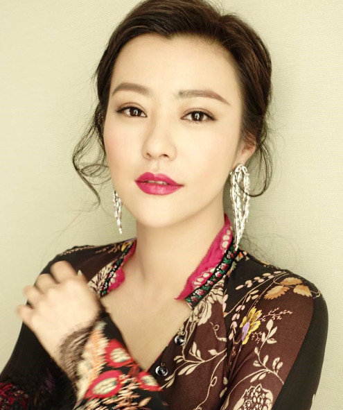 1.咩咩团队里有很多钙，或多或少都暗恋过他，这样的人才能够更好的帮助他。2.郝蕾