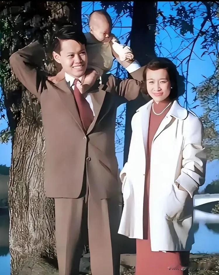 先生还是在2025年10月18日走了，享寿103！这张照片是先生年轻时和第一
