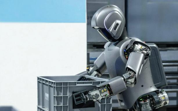 据媒体报道，近日机器人公司优必选的招聘启事引发了各方注意。 如具身智能首席科