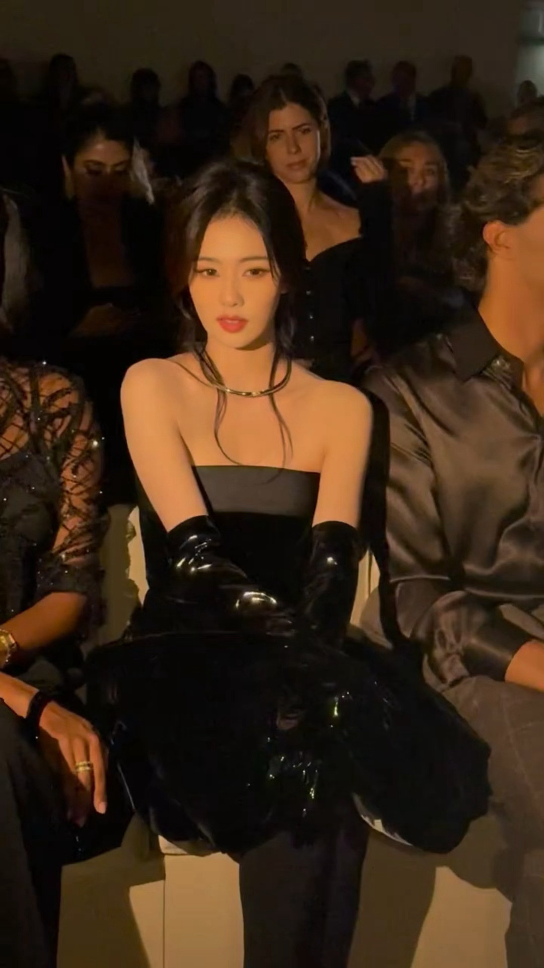 这把闪耀秀场了白鹿女神！！！！秀场强闪光灯下的白鹿​​​