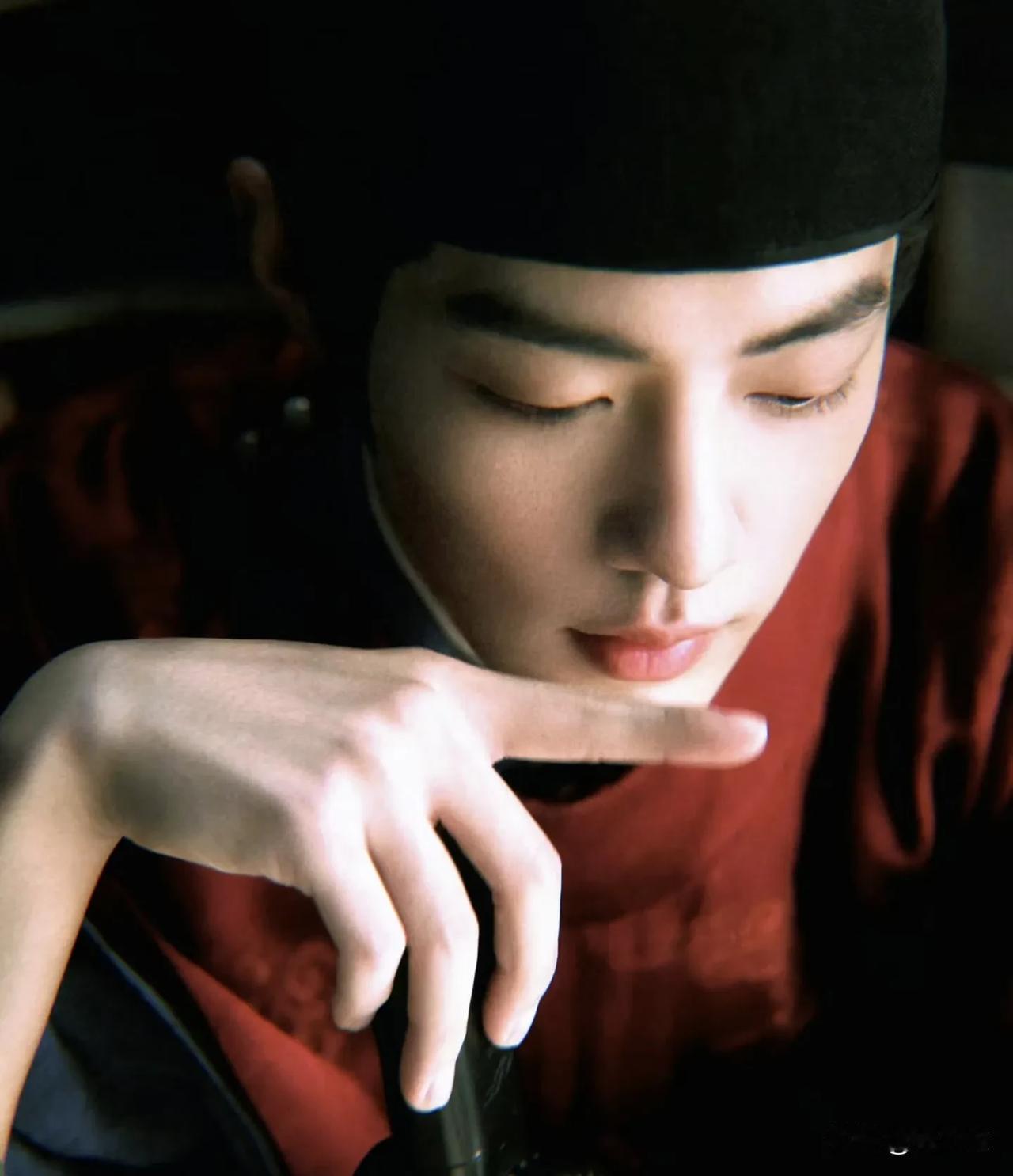 肖战的剧真的都好好看，因为他的演技超级牛，演啥像啥，一人千面。他演过的角色从