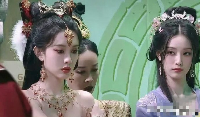 一直觉得徐艺洋长得很现代，孟子义长得很古代，不过徐艺洋长得太完美了，以至于毫无记