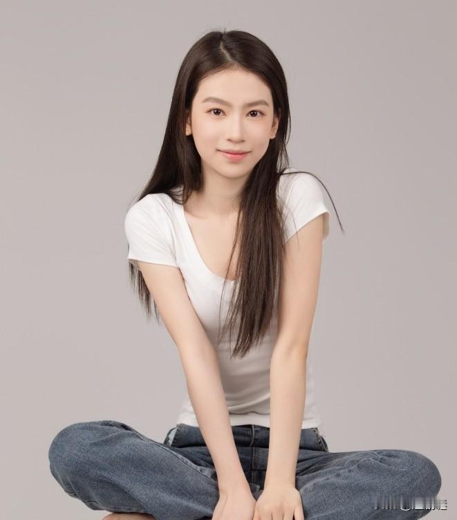 《凤凰台上》，越看越带劲。刘梦芮演的萧荧，明明长得这么好看，做起事来却一个比一个