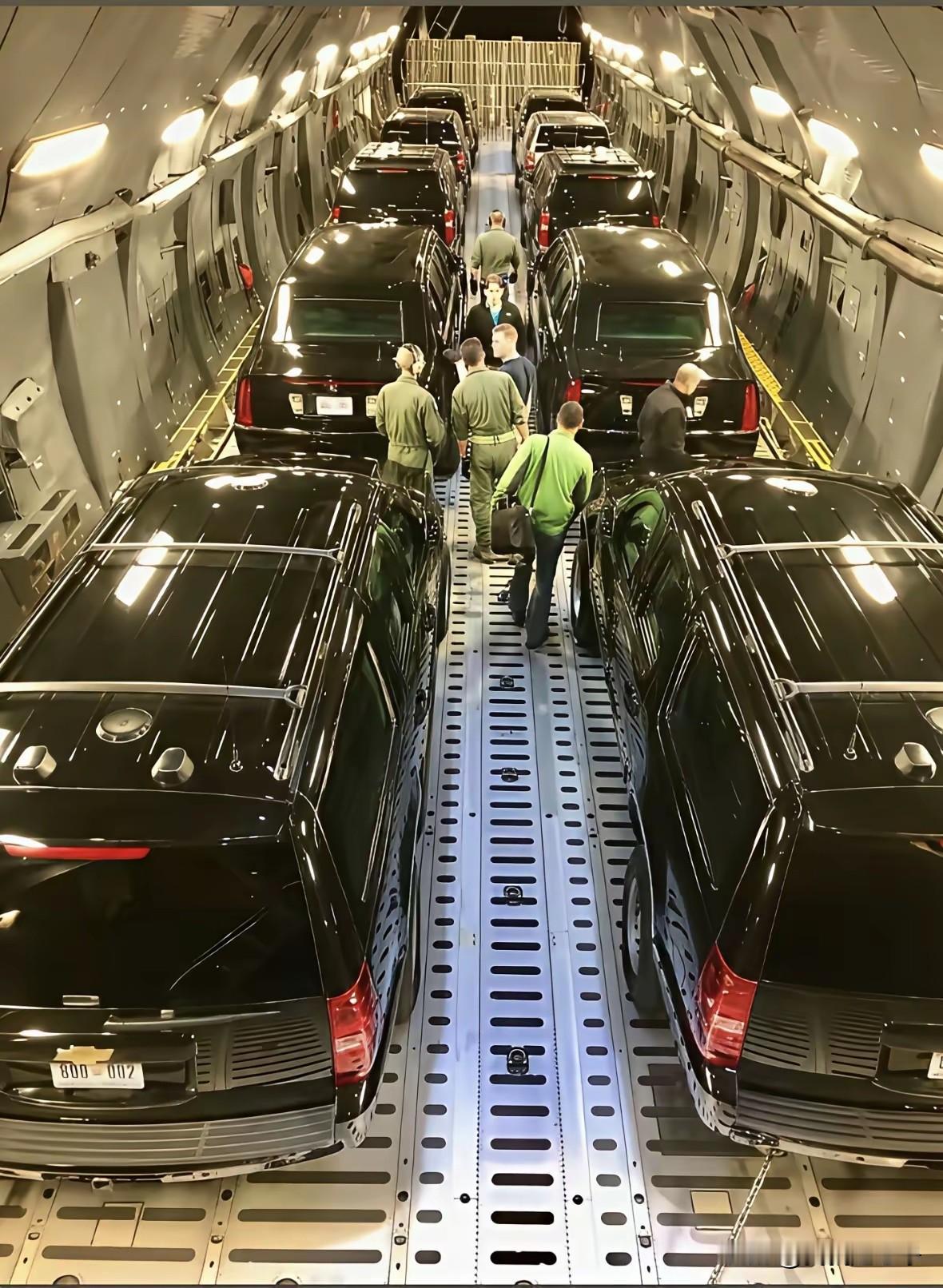 美国果然是架子大，讲排场，这几张照片就是美国代表团提前抵达巴基斯坦的专机副总统