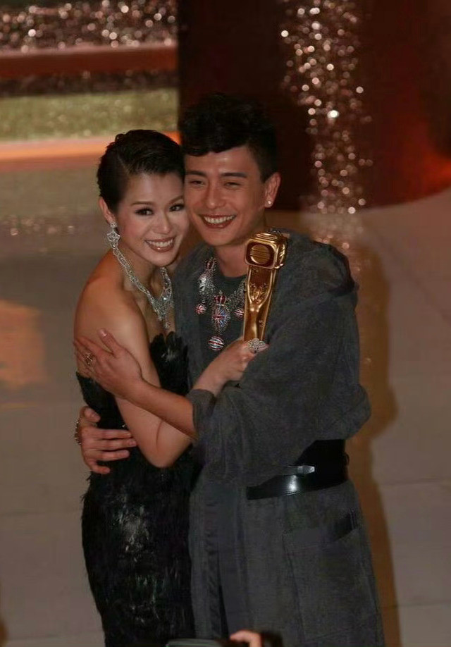 黄宗泽胡杏儿8年爱情长跑胡杏儿和黄宗泽的故事，分手后13年仍无法释怀，一个避，