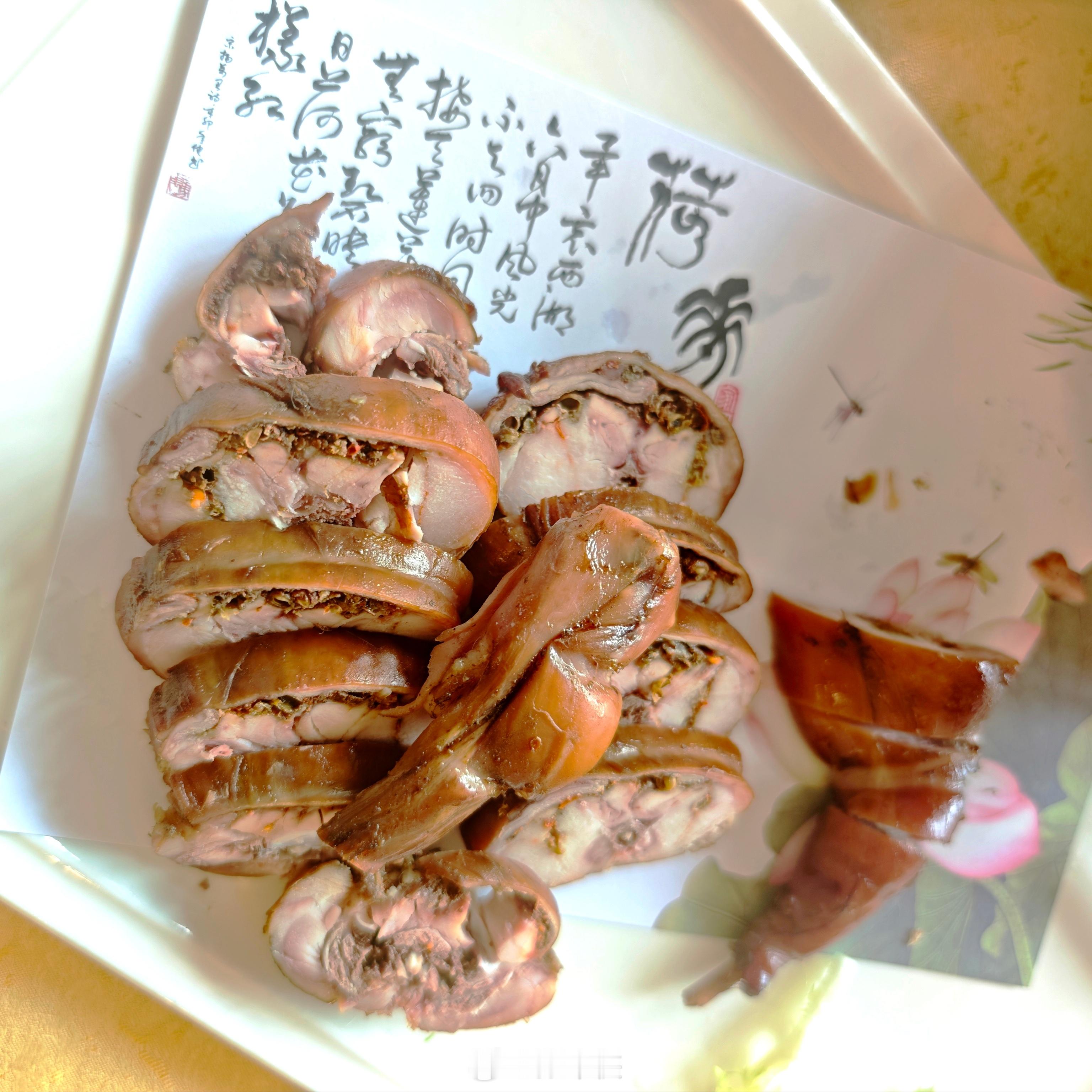 虽然平时不怎么吃辣，到了成都也得尝尝当地美食，对我来说辣是真辣，香是真香，确实好