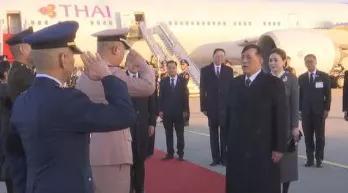 泰王来了！500年头一遭，这事儿真不简单！泰国国王居然在这个节骨眼上来中国了