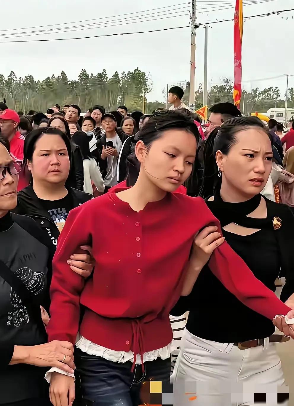 你说村民没有打小妈祖。我信了。你说那个冒充妈祖的小乩童是女孩，我也信了。