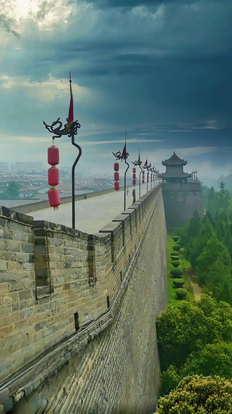 去西安最怕什么？不是人挤人，是明明到了博物馆门口，票没了。今年五一，西安总算