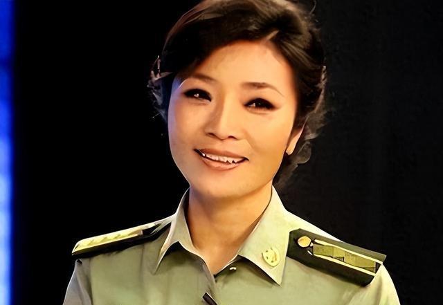 家喻户晓的春晚常客李丹阳，如今整整六十岁，一辈子没结婚、没生子女，最亲的父母也早