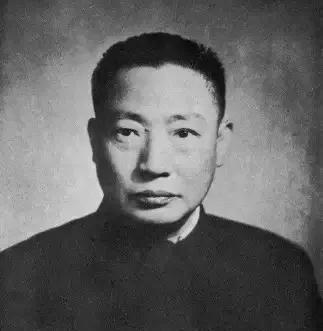 在上海解放之前，保密局的特务往上海运了一大批武器。毛人凤让他们设法把这批武器藏在