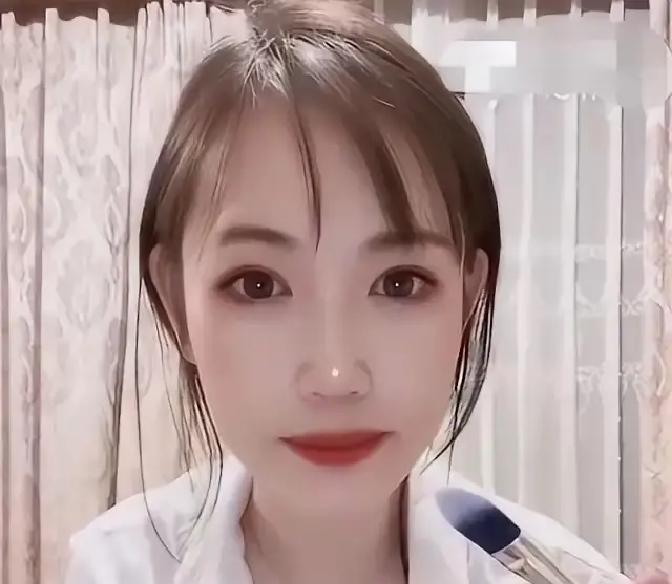 最讽刺的对比：王宝强越不说话，手里捏的牌越多；马蓉越解释，脚下的路越窄。他跳出