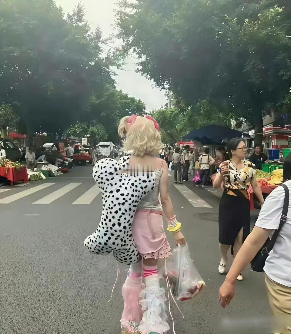 假如你女儿是这个样子，你能接受得了吗？