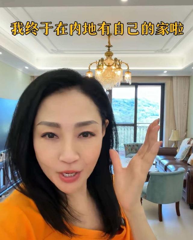 香港女星杨玉梅十分激动的说：“我终于在内地买房了！280平，四室一厅，只花了20