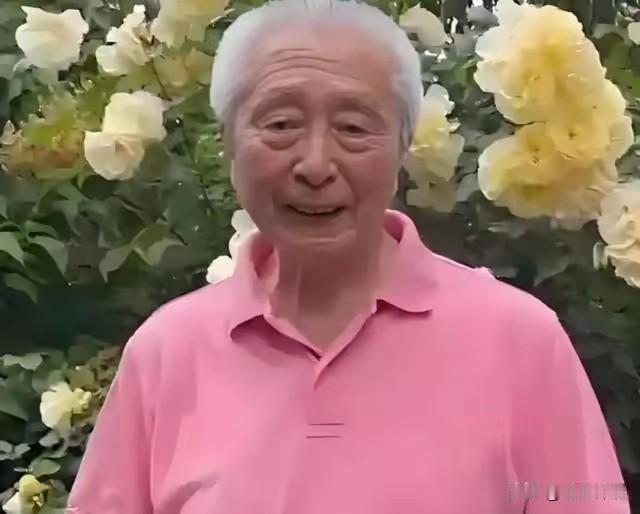 87岁央视名嘴宋世雄，老伴走后儿女求他留国外，他偏要一个人回北京住老宅，拒绝子女