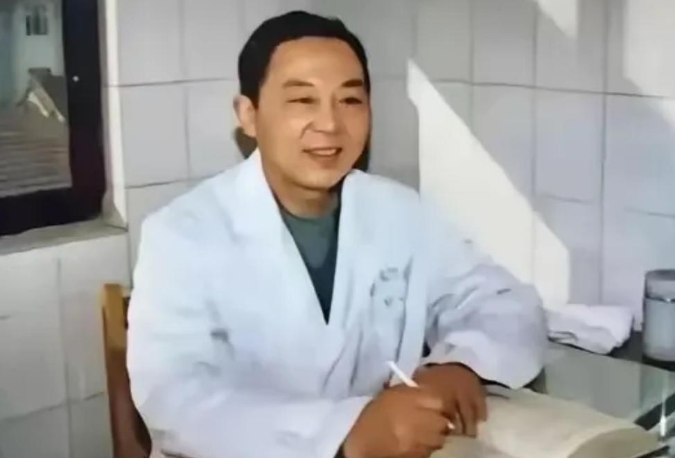 1970年，徐州的一个医生趁妻子不在，偷偷服用了4克毒性极强的曼陀罗花，你可能以