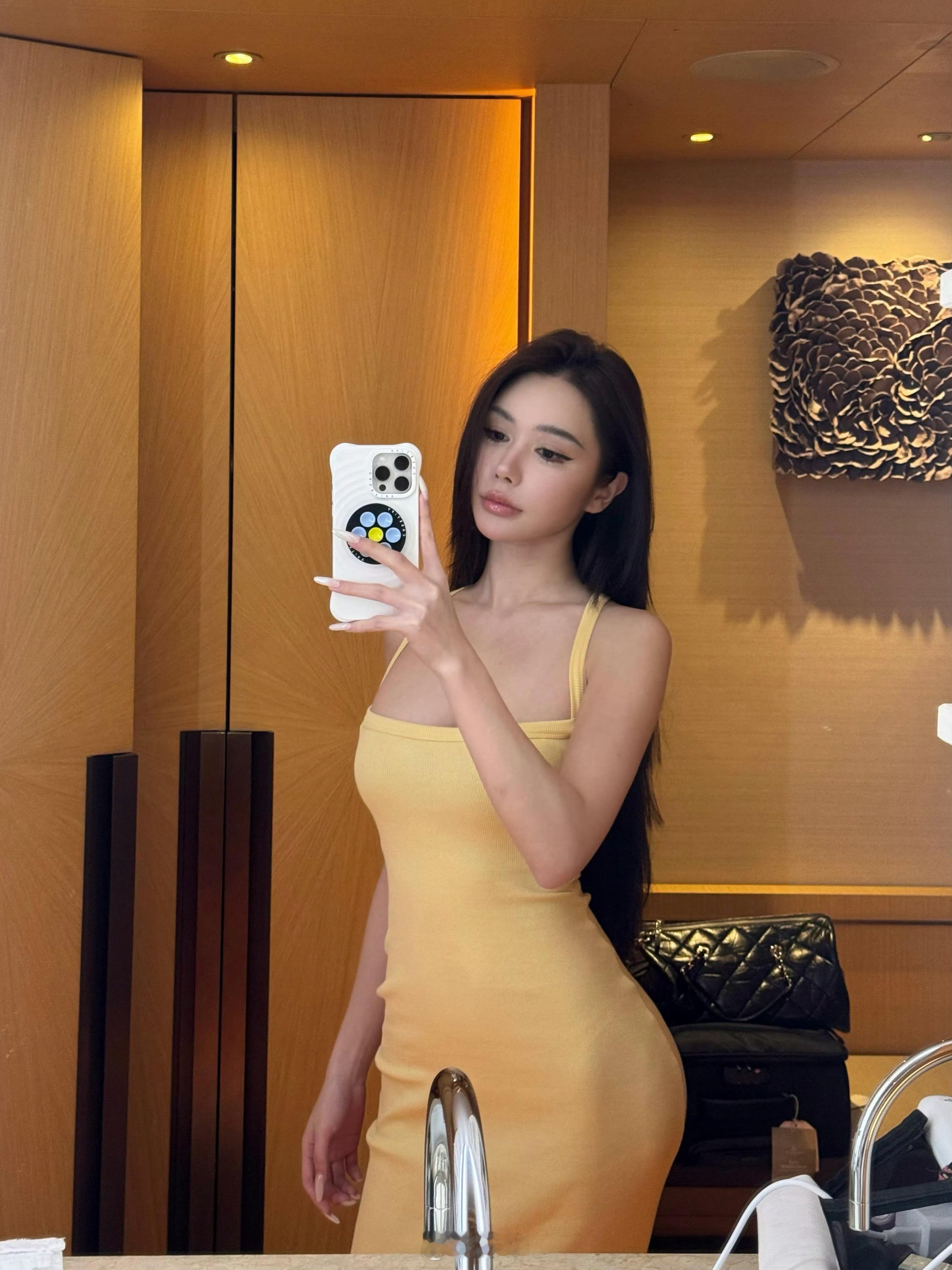 据大彬子老师细心大量观察发现，好多好看的小姐姐都还没换上最新款的iPhone1