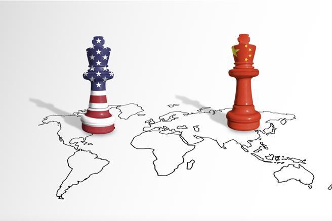 知名日裔美国学者福山终于改口，正面评价对“中国模式”。他最近说，“我觉得中国人今