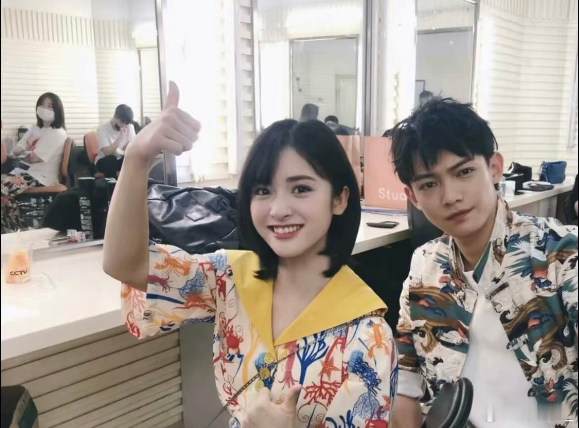 沈月每一张都可以当壁纸的节奏～每一张都是神图般的存在～美心坎上了！沈月|