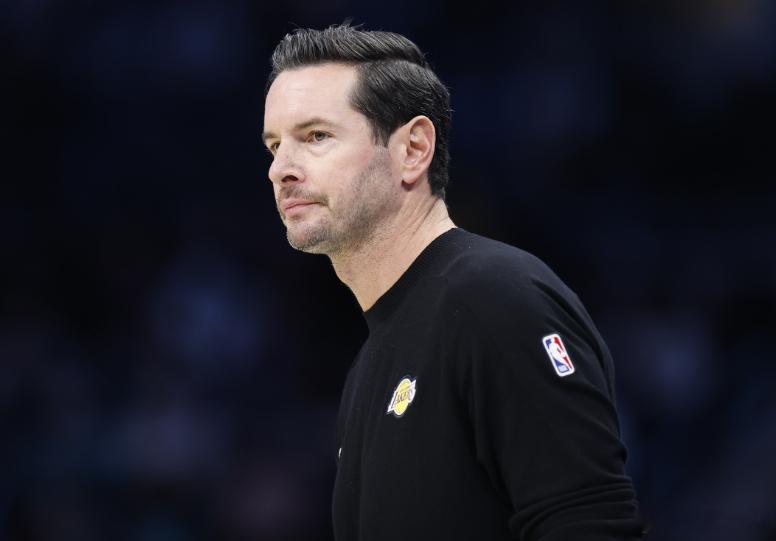 NBA常规赛，湖人116-114战胜太阳。赛后，雷迪克接受了采访。谈及球队今晚的