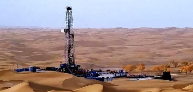 沙漠下面几乎全是石油，我国缺油年年大量进口，那为啥不开采呢？就拿塔克拉玛干沙漠来