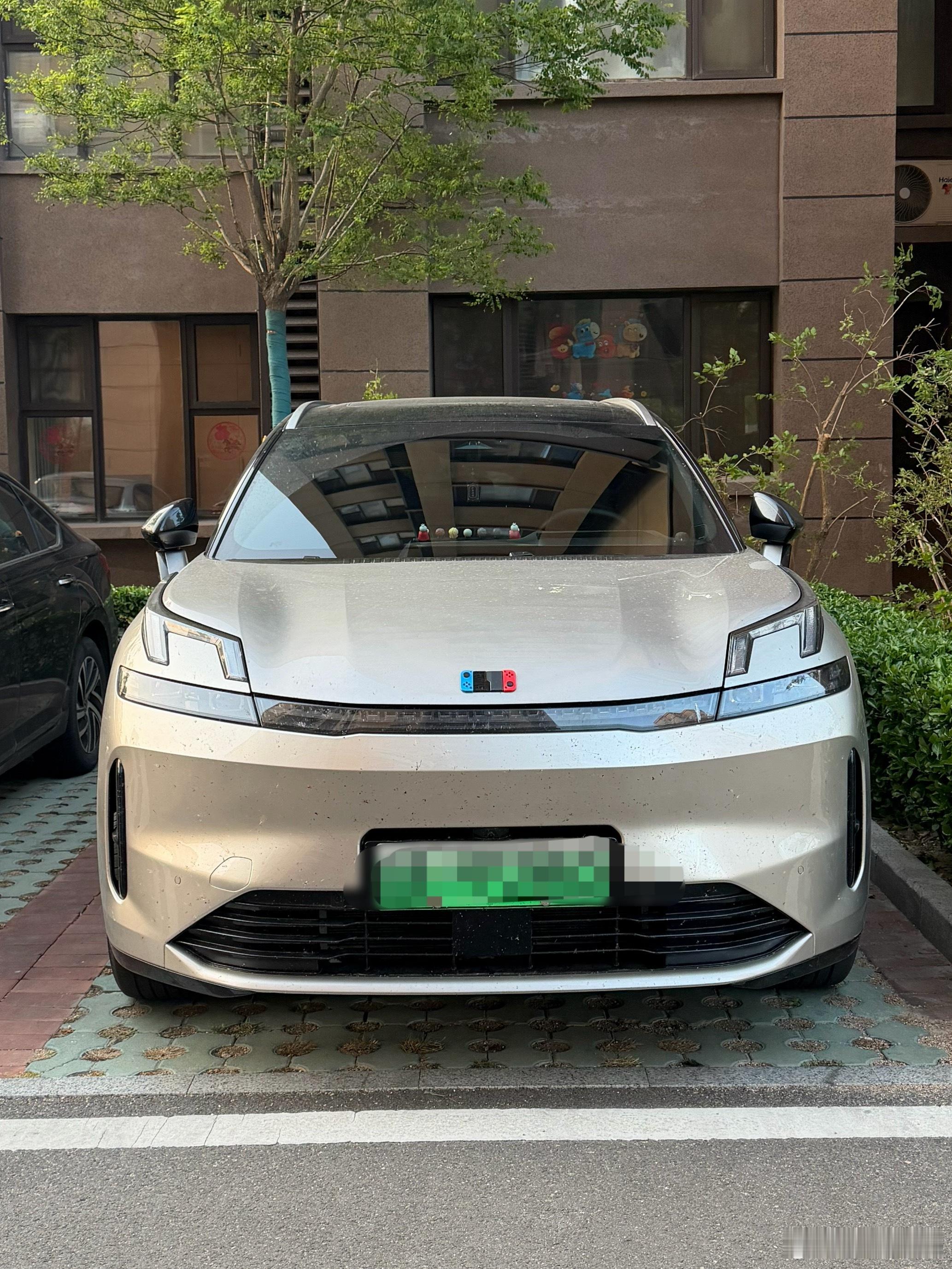 小区看到，领克车主，把车标弄成了这样