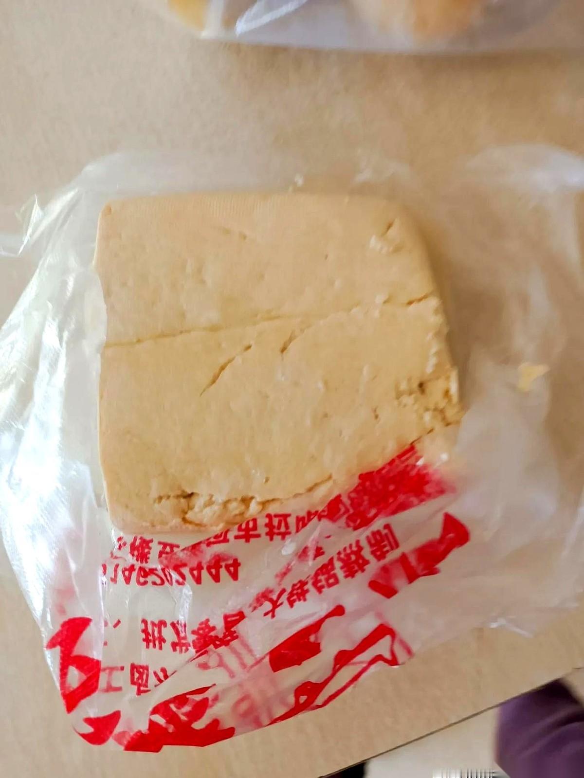 今天算是开了眼了。菜比肉贵这事儿，以前是听说，现在是眼睁睁看着它发生。好家伙