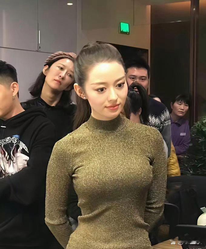 吉娜这身⁠⁠材也太绝﻿‎了，曲线简‏﻿直﻿完美，⁠真就是人‏间芭比﻿‏本比，太惊