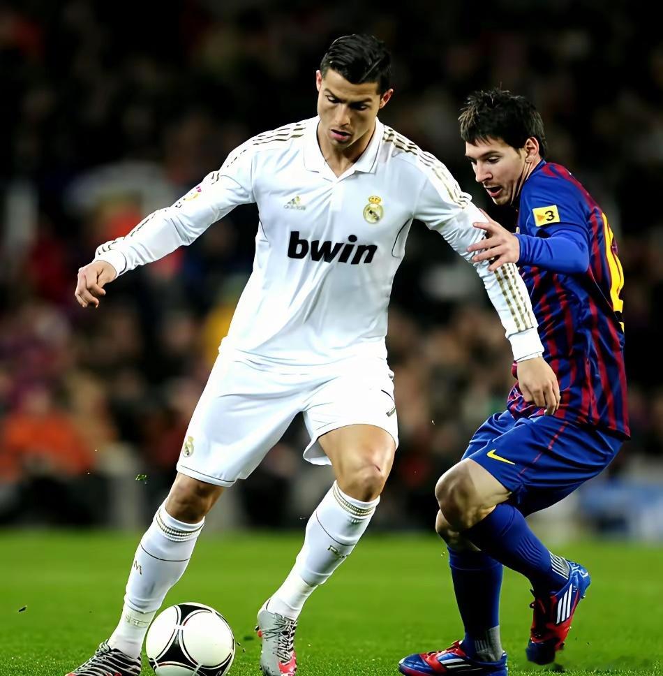 足球世界里，梅西和C罗的转会情况形成了鲜明对比。梅西转会大巴黎0元，转会迈阿密国