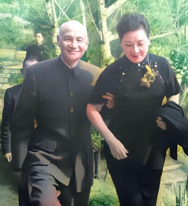 1929年的一天，31岁的宋美龄突然呕吐不止，蒋介石连忙叫来私人医生熊丸，熊丸检