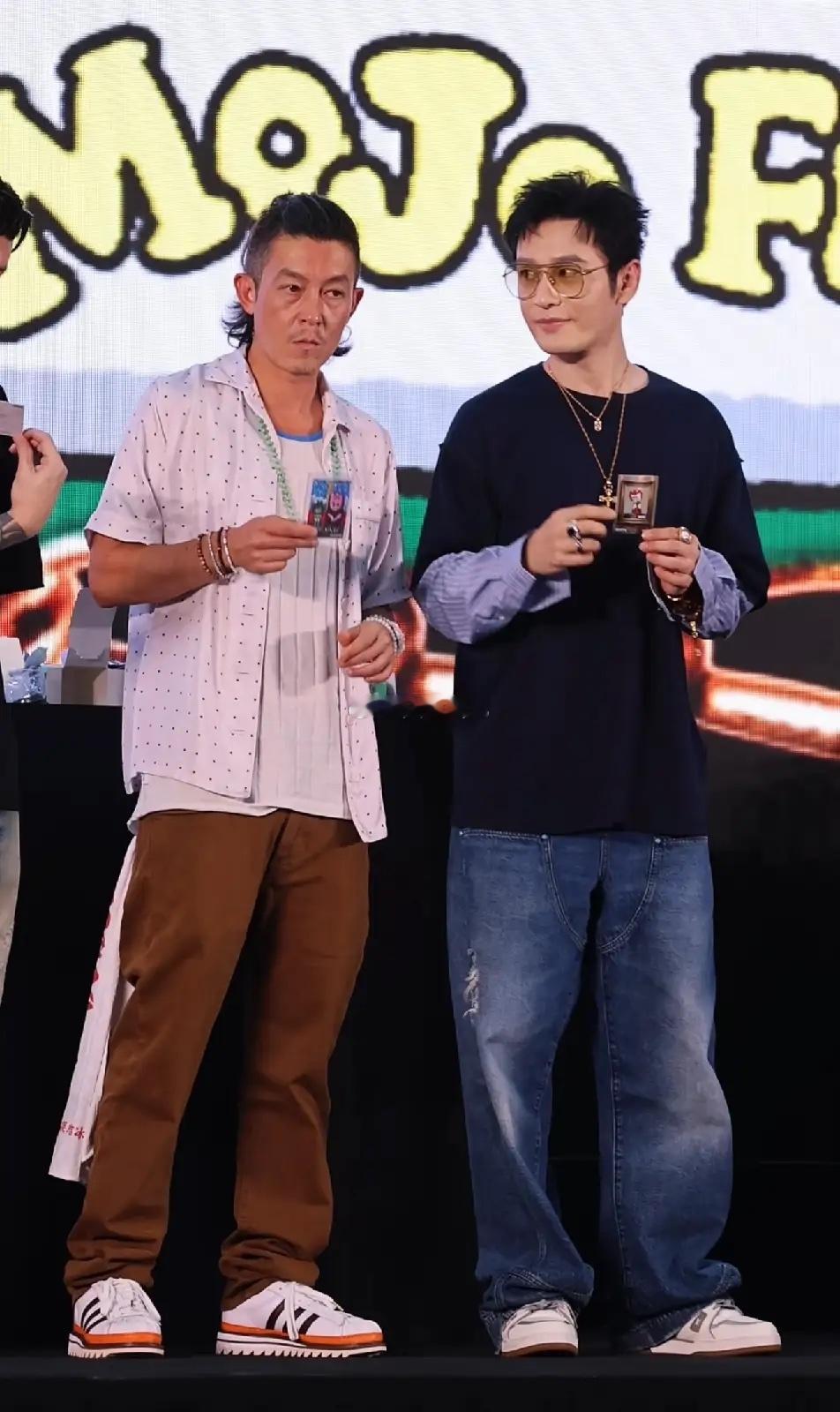黄晓明还是哥，陈冠希已经变大叔了，晓明哥还比陈冠希大三岁呢，但晓明哥的状态秒杀陈