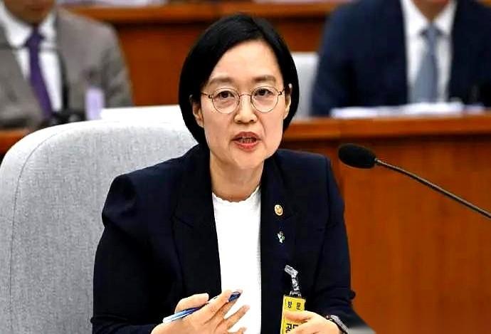 韩国人这次真的玩得有点大。直接把一个互联网公司的女CEO，扶上了总理的位置。