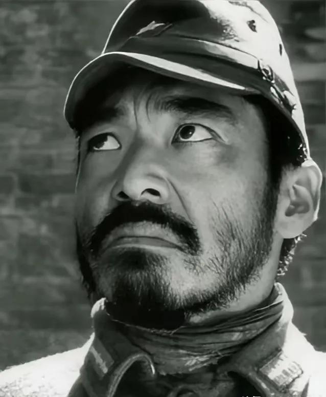 这是一张日本鬼子的近照，看完大家就明白了，抗战时期老百姓为什么把日本鬼子叫做小鬼