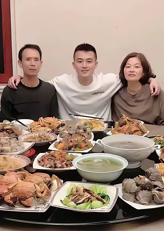 欧豪聚餐都是海鲜为主，这顿饭500元要吧​​​