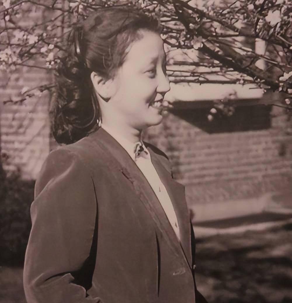 1947年，35岁的钱学森回国，妹妹钱学英给他介绍对象，钱学森却说: