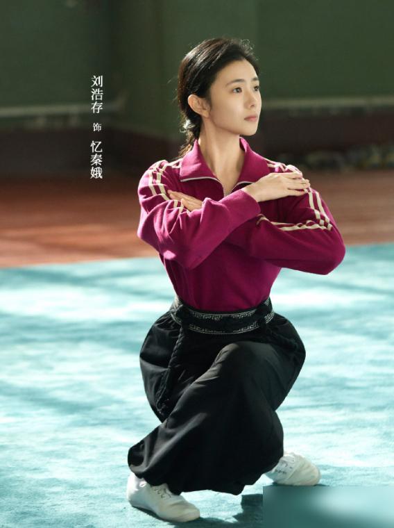 年代剧《主角》首播，来看看剧中的五位女主演这选角真的太懂观众了吧，老中青三代