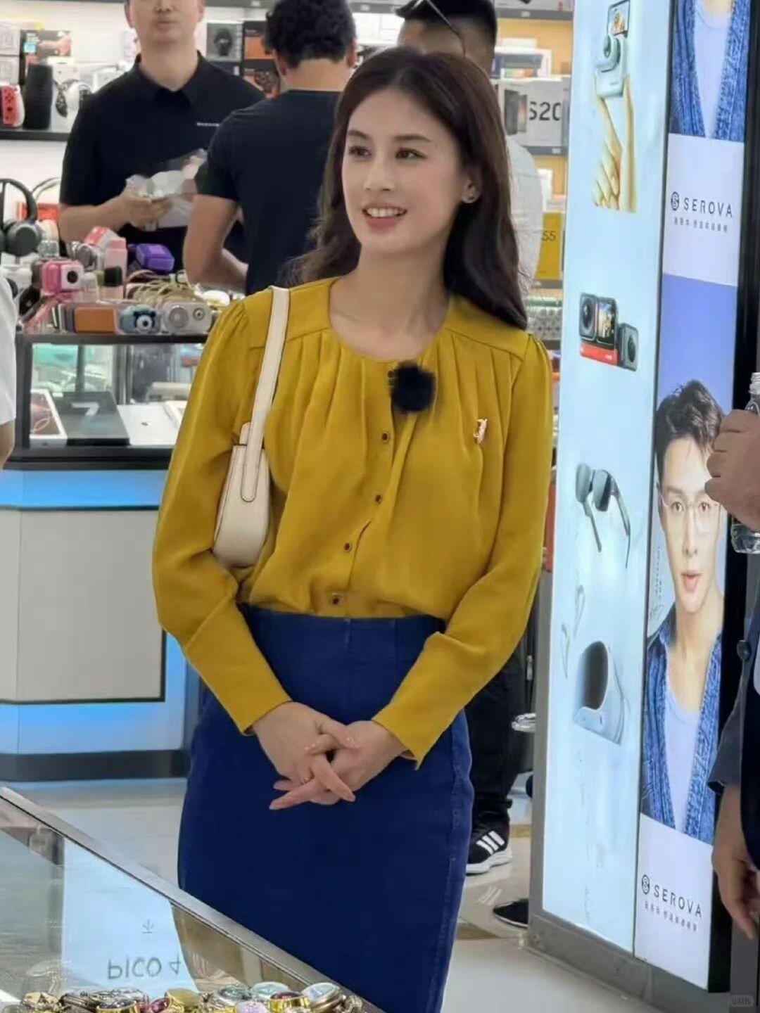 路人镜头下的黄圣依长这样，比美颜滤镜下还要美，离婚后越来越美了！黄圣依的颜值在